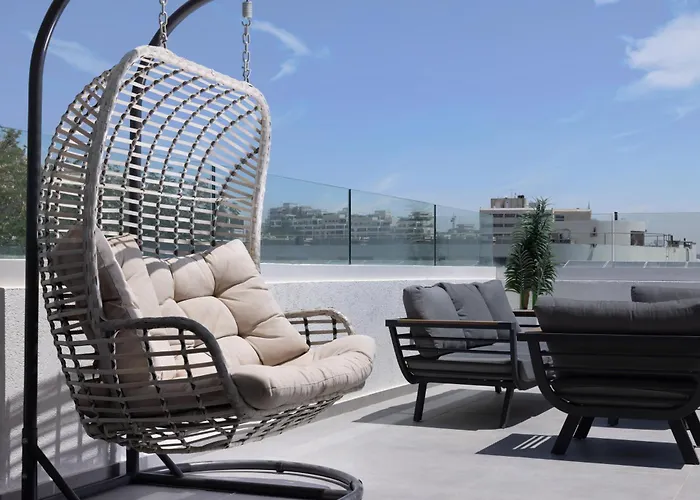 Luxury Suites With Balcony And Jacuzzi At Sea Side By Rently
