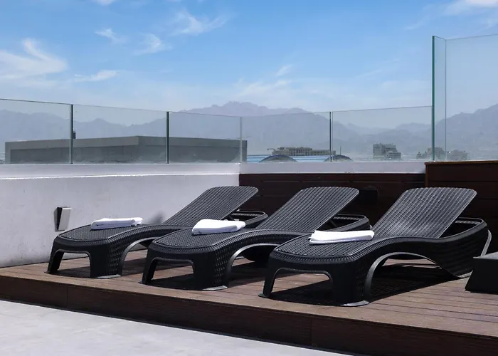 Luxury Suites With Balcony And Jacuzzi At Sea Side By Rently