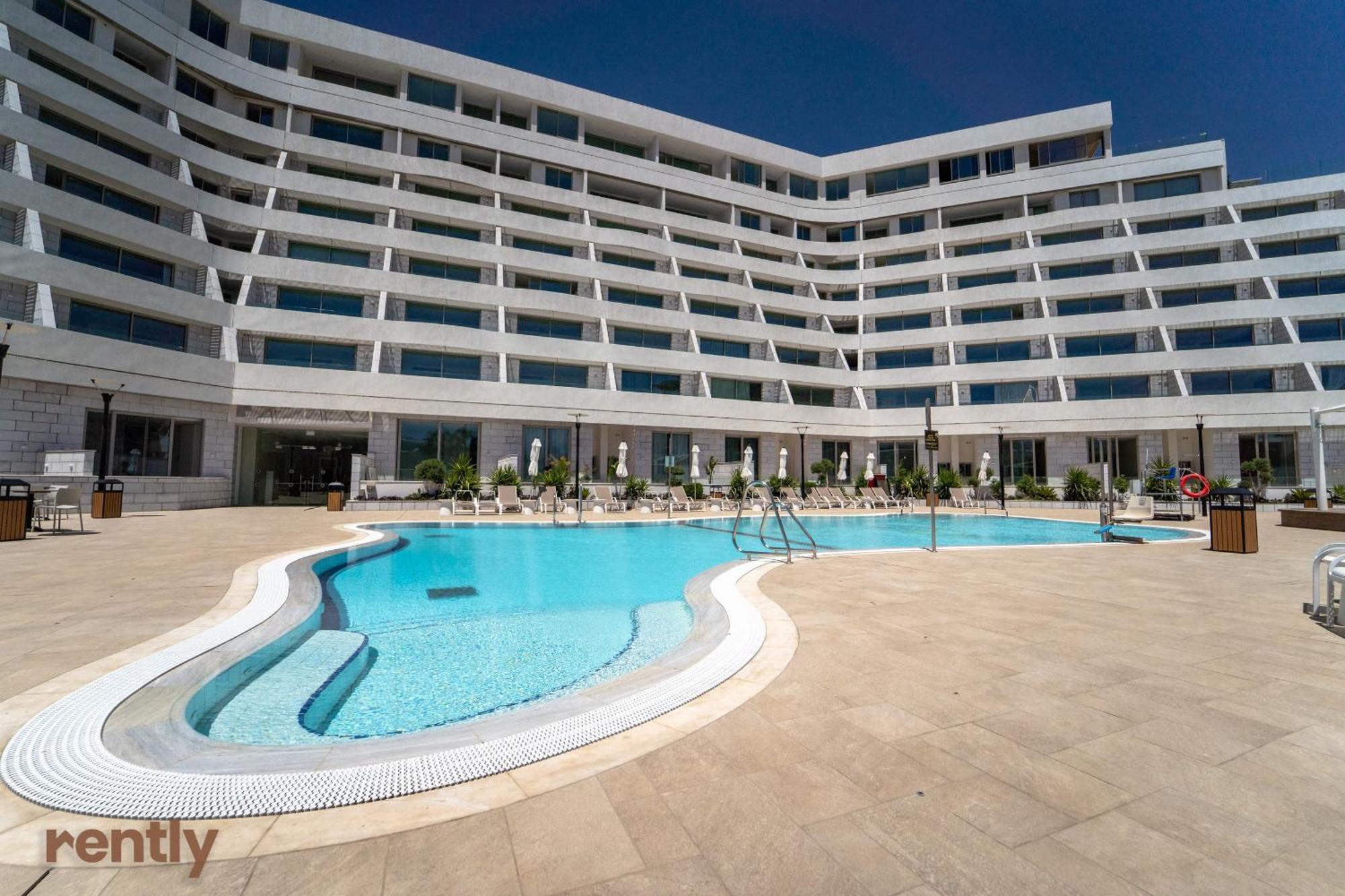 Luxury With Balcony And Jacuzzi At Sea Side By Rently Apartment *