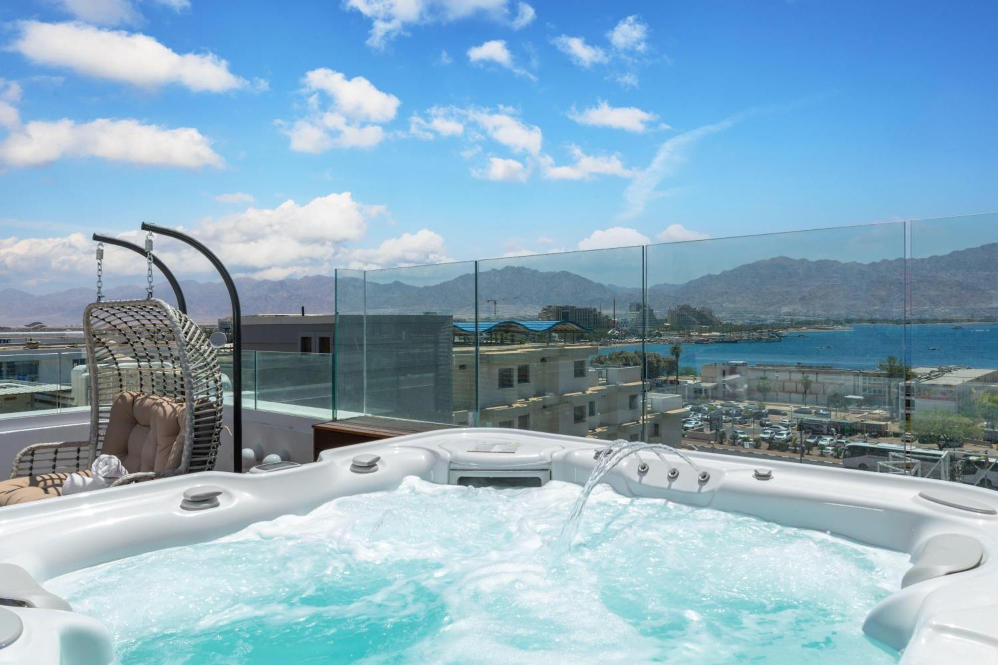 Luxury With Balcony And Jacuzzi At Sea Side By Rently Apartment *