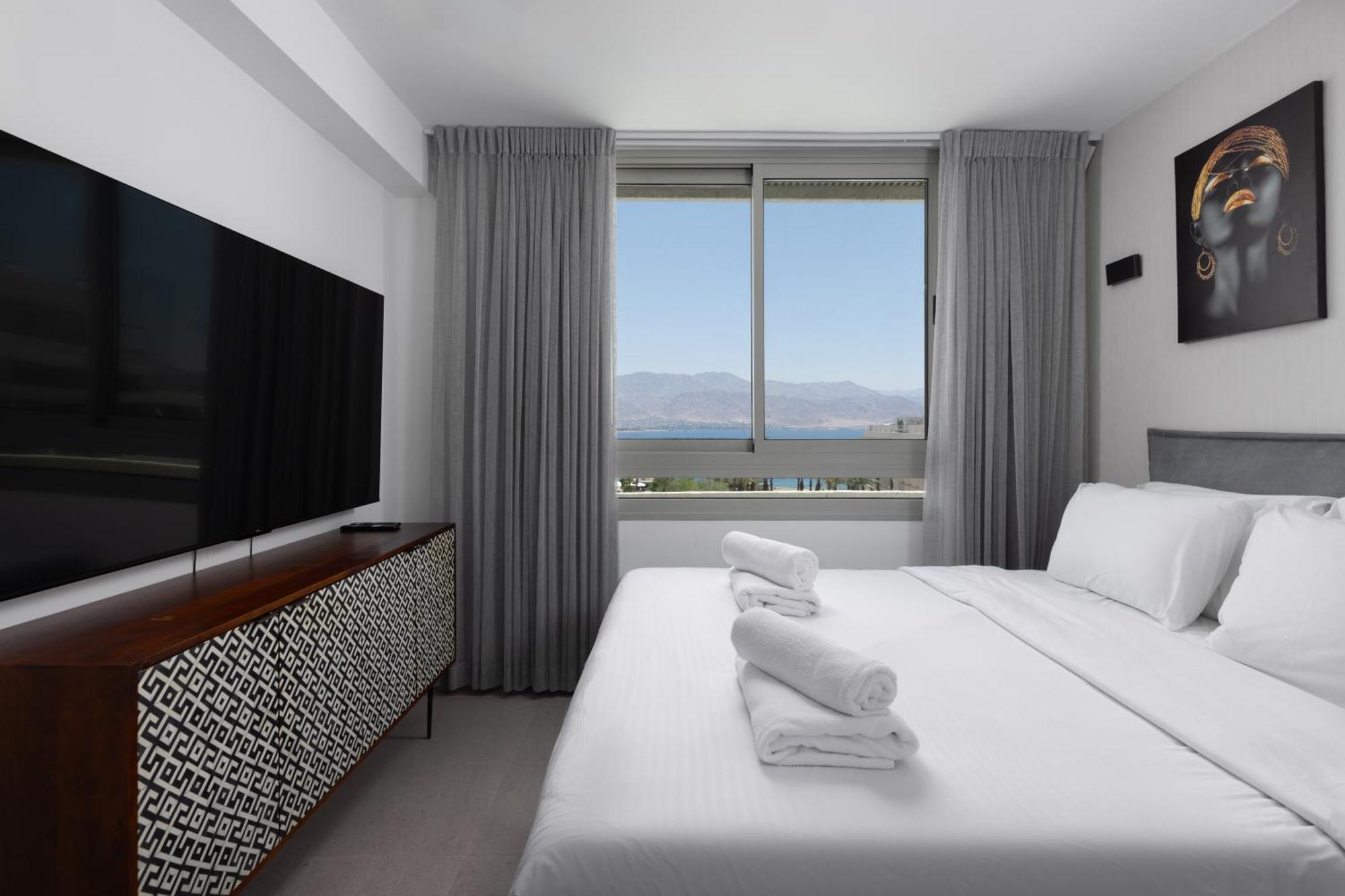 Apartment Luxury With Balcony And Jacuzzi At Sea Side By Rently Eilat