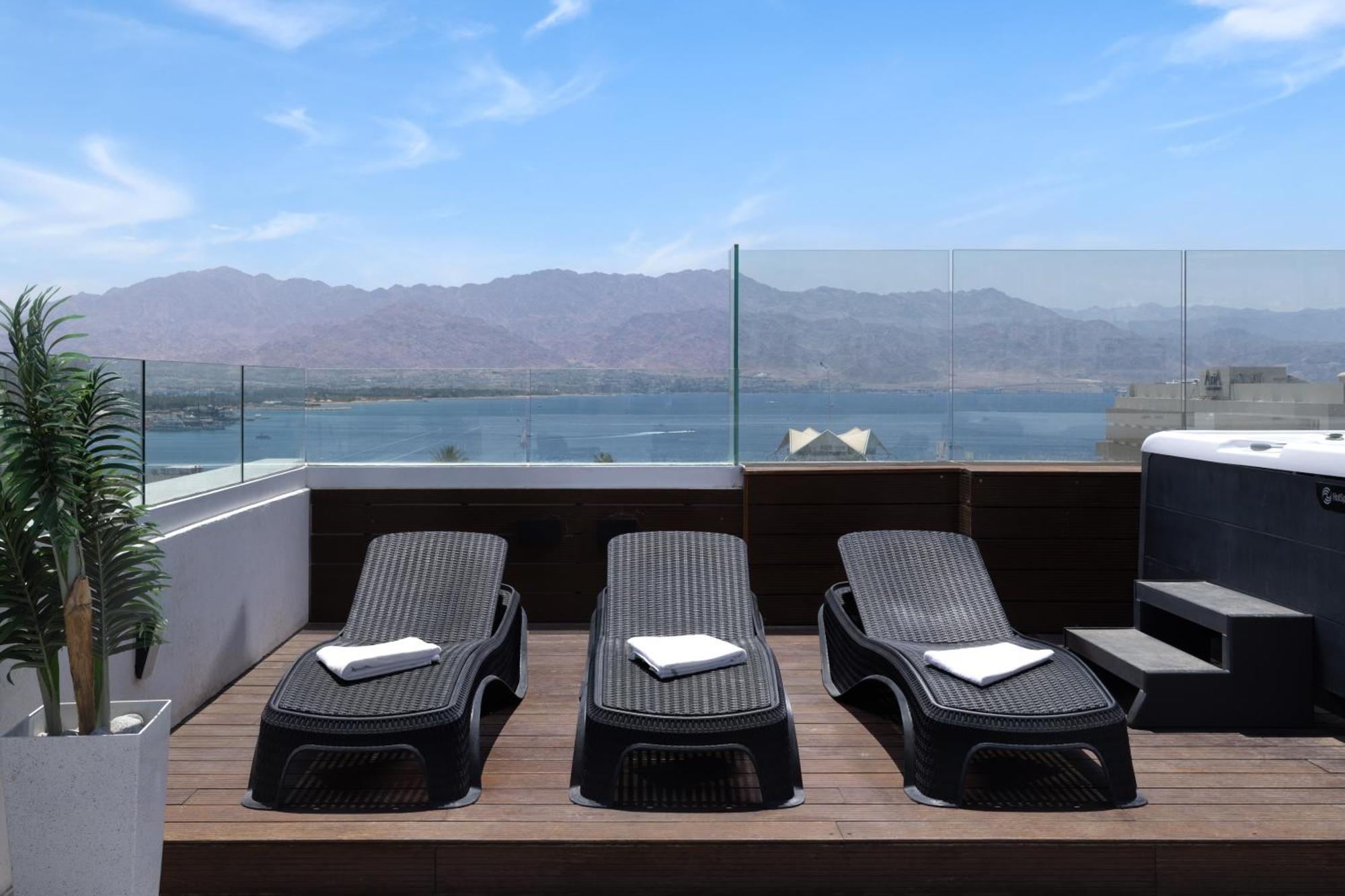 Luxury With Balcony And Jacuzzi At Sea Side By Rently *