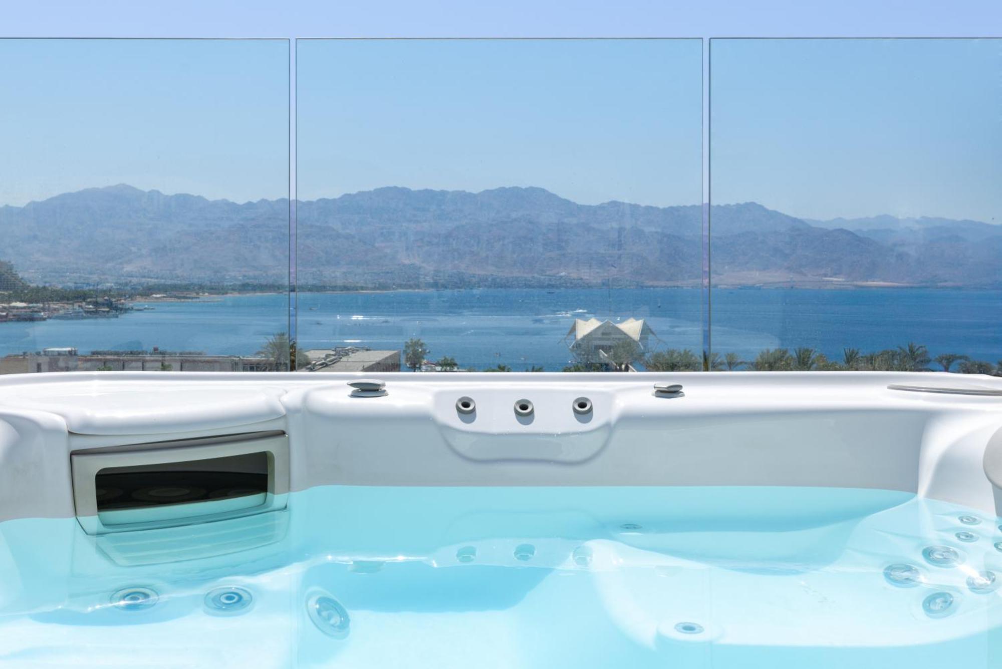 Luxury With Balcony And Jacuzzi At Sea Side By Rently *